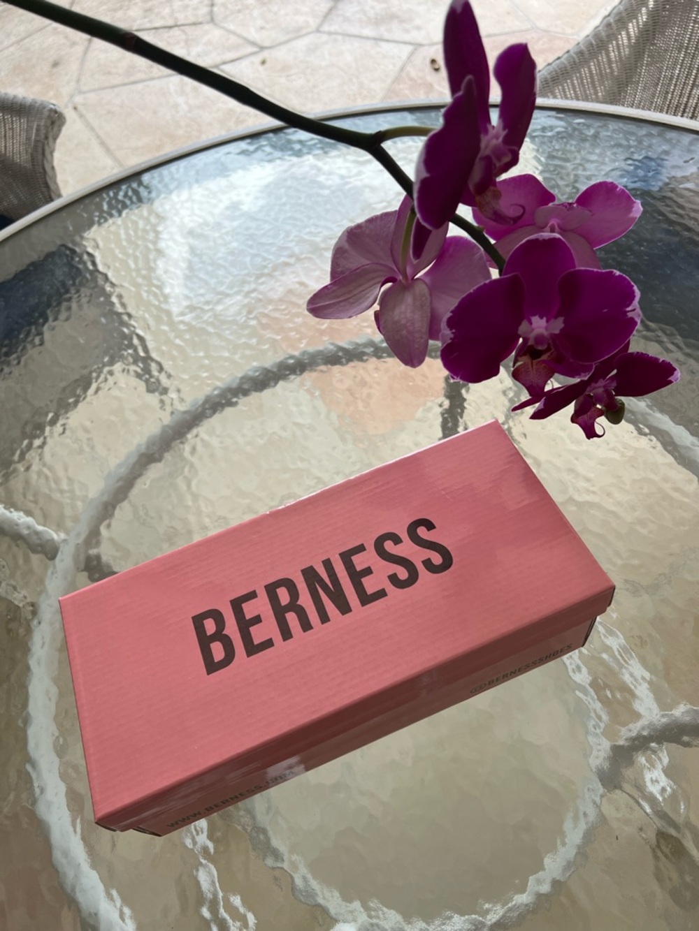 💯Berness empty shoe box 🎁 - Picture 2 of 8